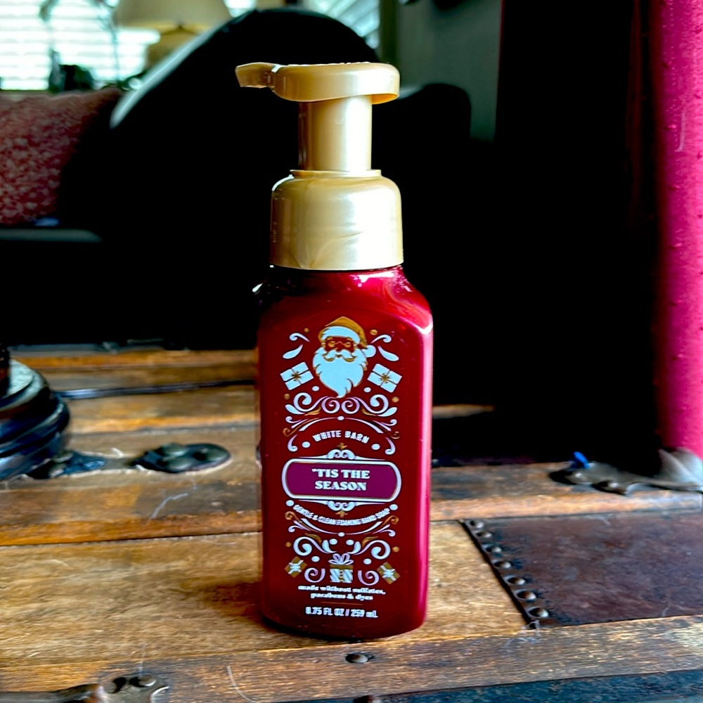 Bath and body works “Tis the season” foaming hand soap